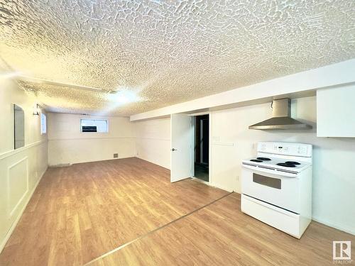 12427 96 Street, Edmonton, AB - Indoor Photo Showing Kitchen