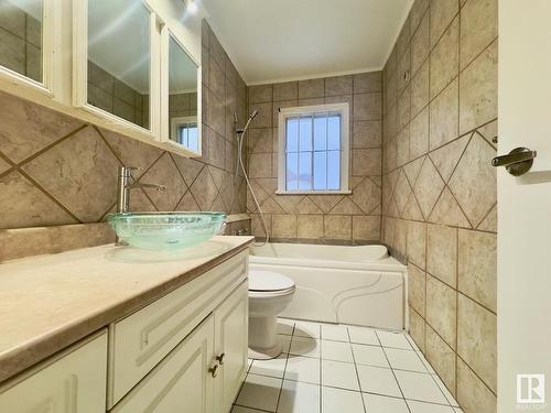 12427 96 Street, Edmonton, AB - Indoor Photo Showing Bathroom