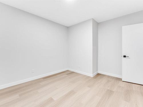 525 Jellett Way, Edmonton, AB - Indoor Photo Showing Other Room