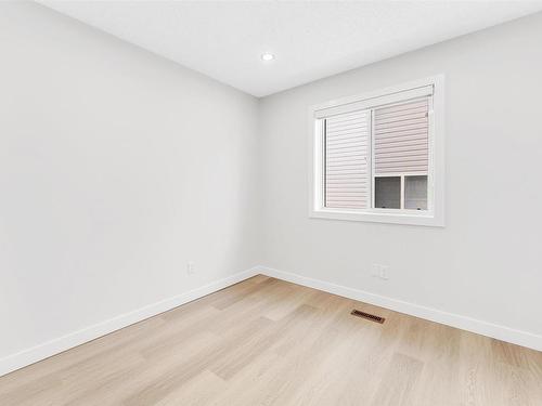 525 Jellett Way, Edmonton, AB - Indoor Photo Showing Other Room