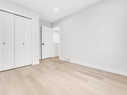 525 Jellett Way, Edmonton, AB - Indoor Photo Showing Other Room