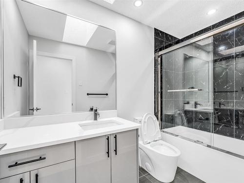 525 Jellett Way, Edmonton, AB - Indoor Photo Showing Bathroom