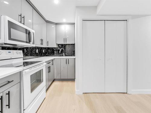 525 Jellett Way, Edmonton, AB - Indoor Photo Showing Kitchen