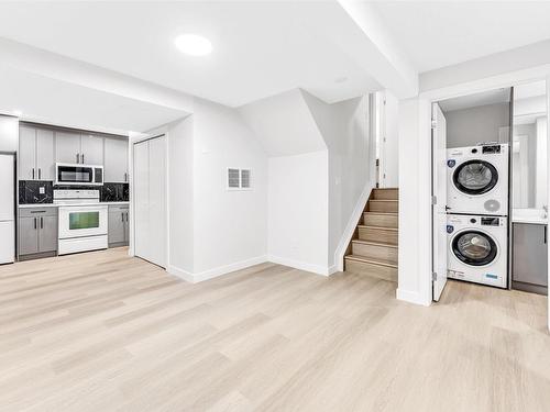 525 Jellett Way, Edmonton, AB - Indoor Photo Showing Laundry Room