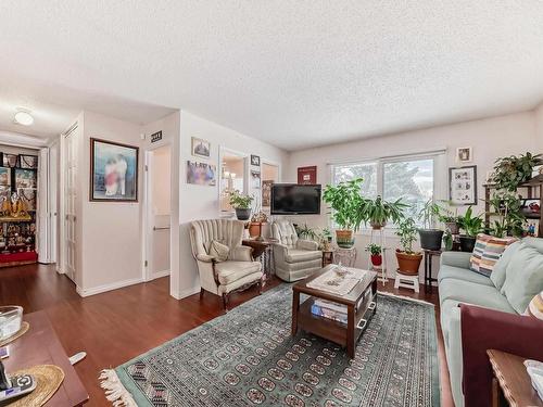 9912 170 Avenue, Edmonton, AB - Indoor Photo Showing Living Room