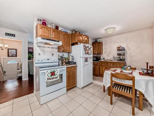 9912 170 Avenue, Edmonton, AB - Indoor Photo Showing Kitchen