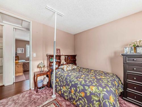 9912 170 Avenue, Edmonton, AB - Indoor Photo Showing Bedroom