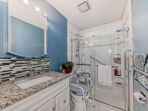 9912 170 Avenue, Edmonton, AB - Indoor Photo Showing Bathroom