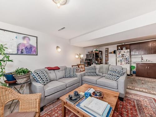 9912 170 Avenue, Edmonton, AB - Indoor Photo Showing Living Room