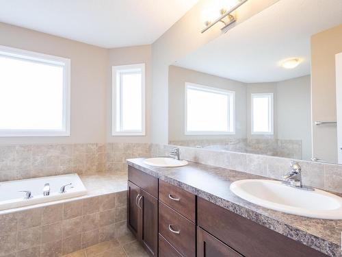 5932 12 Avenue, Edmonton, AB - Indoor Photo Showing Bathroom