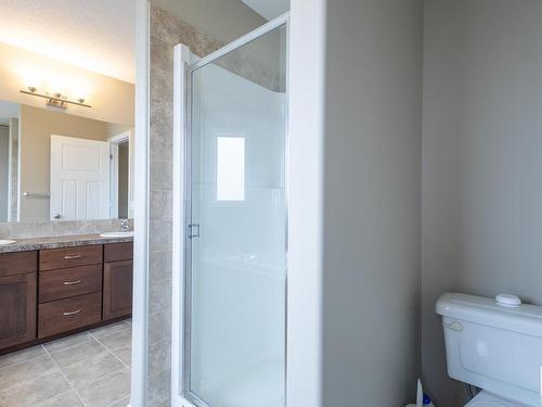 5932 12 Avenue, Edmonton, AB - Indoor Photo Showing Bathroom