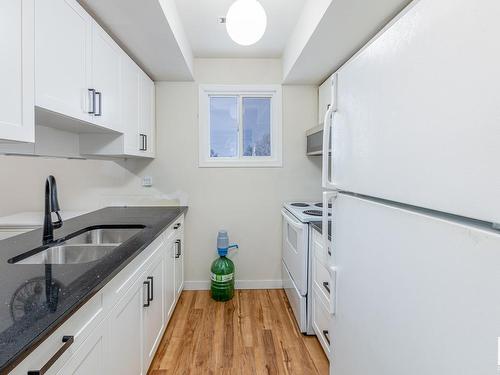 305 Lancaster Terrace, Edmonton, AB - Indoor Photo Showing Kitchen With Double Sink