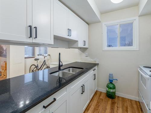 305 Lancaster Terrace, Edmonton, AB - Indoor Photo Showing Kitchen With Double Sink