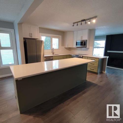 9307 176 Street, Edmonton, AB - Indoor Photo Showing Kitchen