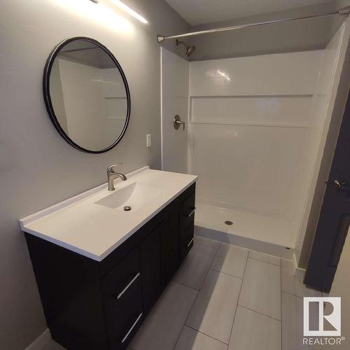 9307 176 Street, Edmonton, AB - Indoor Photo Showing Bathroom