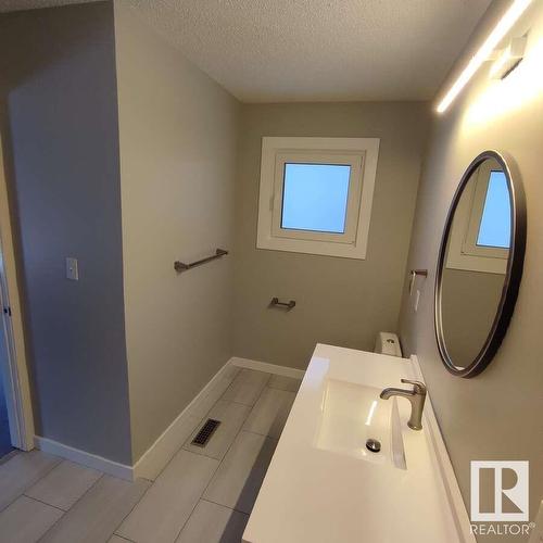 9307 176 Street, Edmonton, AB - Indoor Photo Showing Bathroom