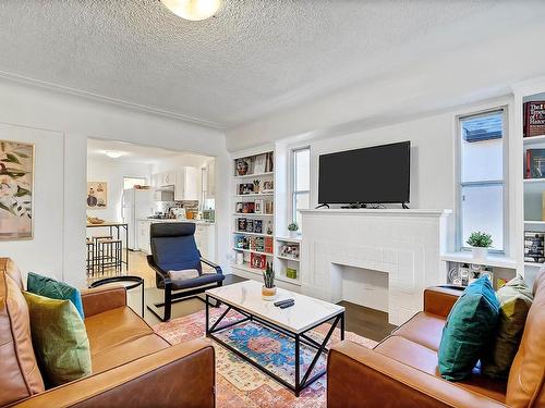 10845 65 Avenue, Edmonton, AB - Indoor Photo Showing Living Room