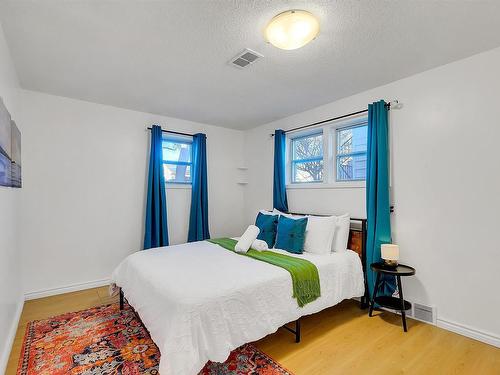 10845 65 Avenue, Edmonton, AB - Indoor Photo Showing Bedroom