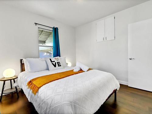 10845 65 Avenue, Edmonton, AB - Indoor Photo Showing Bedroom