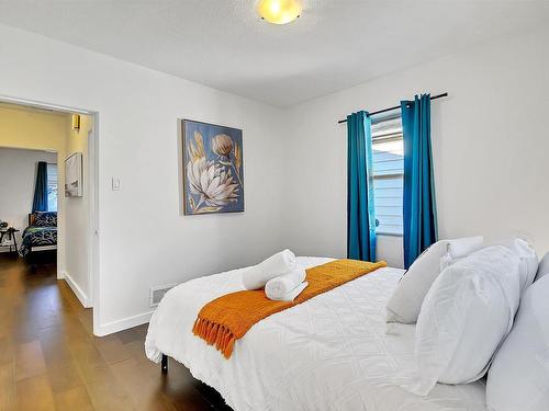 10845 65 Avenue, Edmonton, AB - Indoor Photo Showing Bedroom