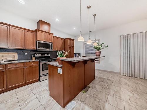 79 13825 155 Avenue Nw, Edmonton, AB - Indoor Photo Showing Kitchen With Stainless Steel Kitchen