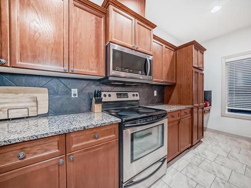 79 13825 155 Avenue Nw, Edmonton, AB - Indoor Photo Showing Kitchen