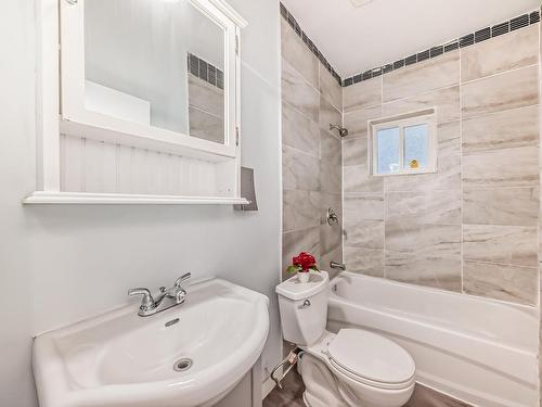 11527 97 Street, Edmonton, AB - Indoor Photo Showing Bathroom