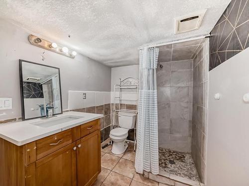 11527 97 Street, Edmonton, AB - Indoor Photo Showing Bathroom