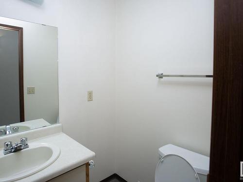 106 9854 88 Avenue, Edmonton, AB - Indoor Photo Showing Bathroom