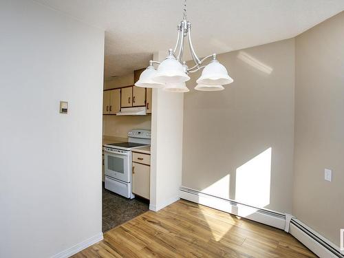 106 9854 88 Avenue, Edmonton, AB - Indoor Photo Showing Kitchen