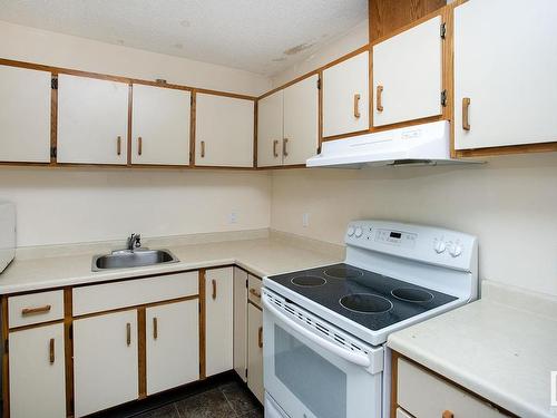 106 9854 88 Avenue, Edmonton, AB - Indoor Photo Showing Kitchen