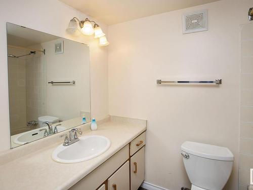 106 9854 88 Avenue, Edmonton, AB - Indoor Photo Showing Bathroom