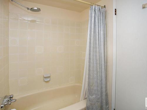 106 9854 88 Avenue, Edmonton, AB - Indoor Photo Showing Bathroom