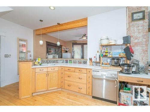 10824 83 Avenue, Edmonton, AB - Indoor Photo Showing Kitchen