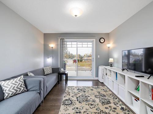 7 10103 101 Avenue, Morinville, AB - Indoor Photo Showing Living Room