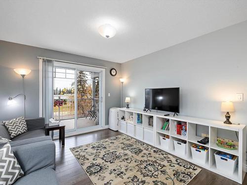 7 10103 101 Avenue, Morinville, AB - Indoor Photo Showing Living Room