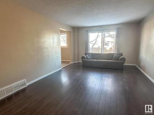 8205 115 Avenue, Edmonton, AB - Indoor Photo Showing Living Room