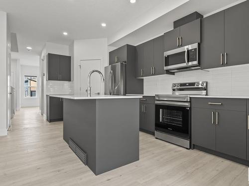 3341 Erlanger Bend Bend, Edmonton, AB - Indoor Photo Showing Kitchen With Upgraded Kitchen