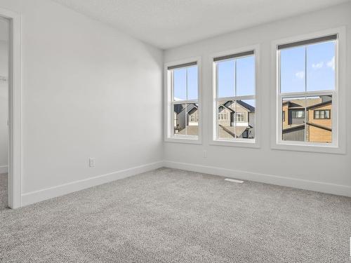 3341 Erlanger Bend Bend, Edmonton, AB - Indoor Photo Showing Other Room