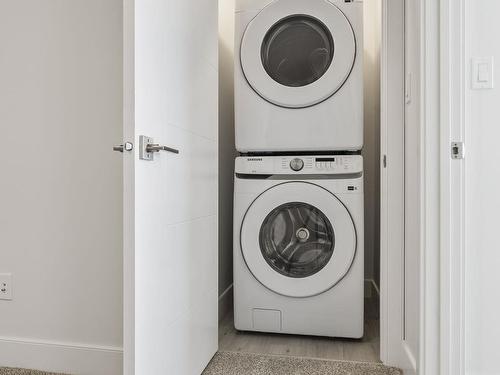 3341 Erlanger Bend Bend, Edmonton, AB - Indoor Photo Showing Laundry Room