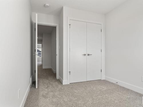 3341 Erlanger Bend Bend, Edmonton, AB - Indoor Photo Showing Other Room