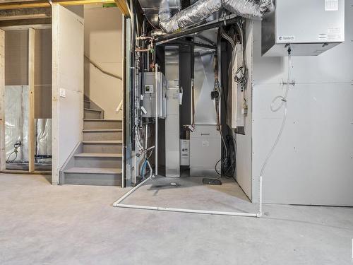 3341 Erlanger Bend Bend, Edmonton, AB - Indoor Photo Showing Basement