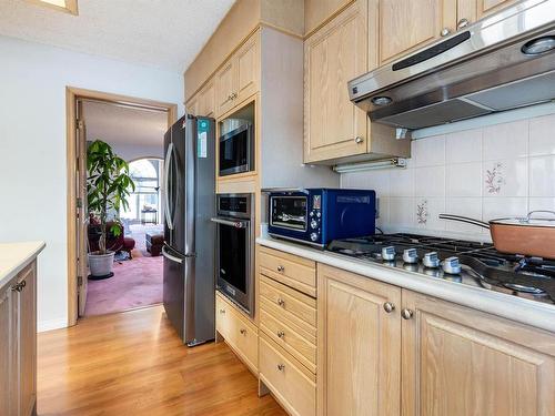 8611 184 Street, Edmonton, AB - Indoor Photo Showing Kitchen