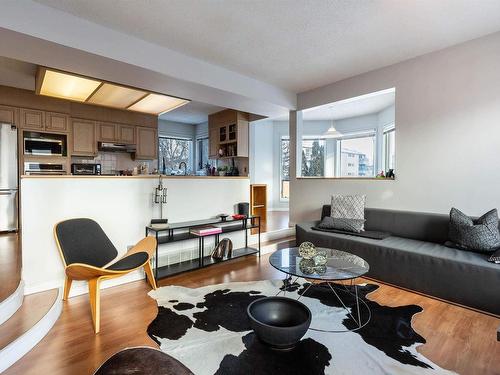 8611 184 Street, Edmonton, AB - Indoor Photo Showing Living Room