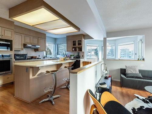 8611 184 Street, Edmonton, AB - Indoor Photo Showing Kitchen With Upgraded Kitchen