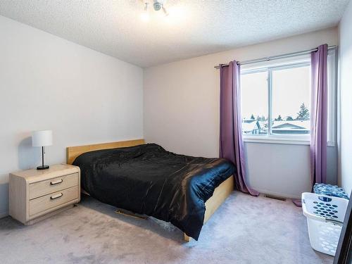 8611 184 Street, Edmonton, AB - Indoor Photo Showing Bedroom