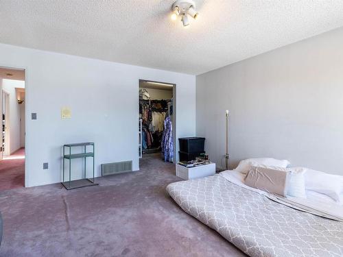 8611 184 Street, Edmonton, AB - Indoor Photo Showing Bedroom