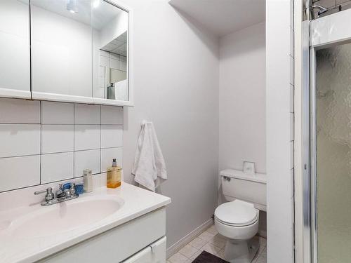 8611 184 Street, Edmonton, AB - Indoor Photo Showing Bathroom