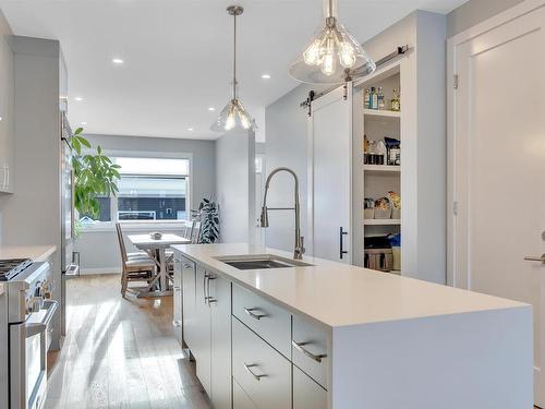 9511 70 Avenue, Edmonton, AB - Indoor Photo Showing Kitchen With Upgraded Kitchen