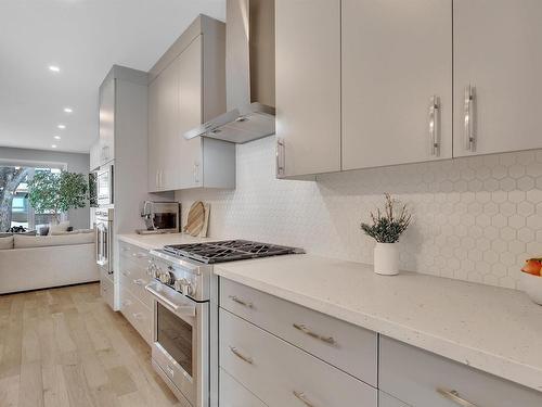 9511 70 Avenue, Edmonton, AB - Indoor Photo Showing Kitchen With Upgraded Kitchen